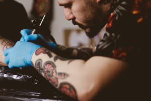 CBD e tatuaggi benefici usi e interazione tra i due