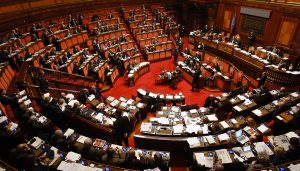 Cannabis light Beatrice Lorenzin chiede di chiudere tutti i cannbis shop
